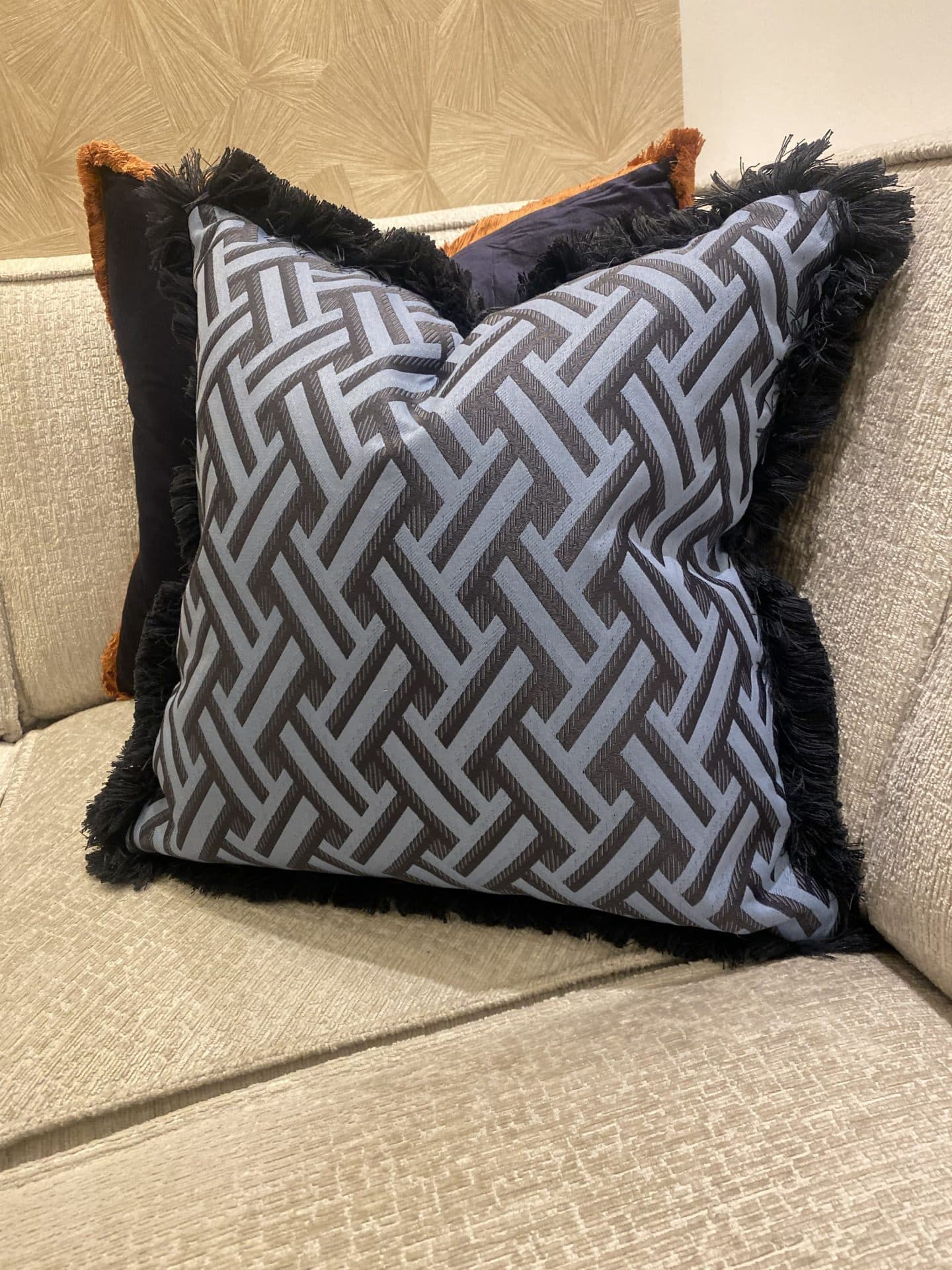 Eichholtz kussen blauw geometrisch patroon met franjes 50x50 cm
