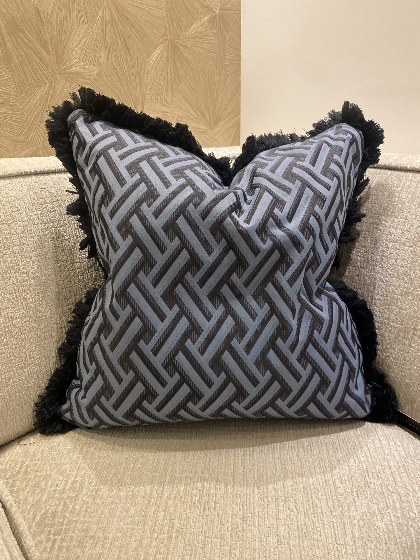Eichholtz sierkussen blauw geometrisch patroon met franje 60x60 cm