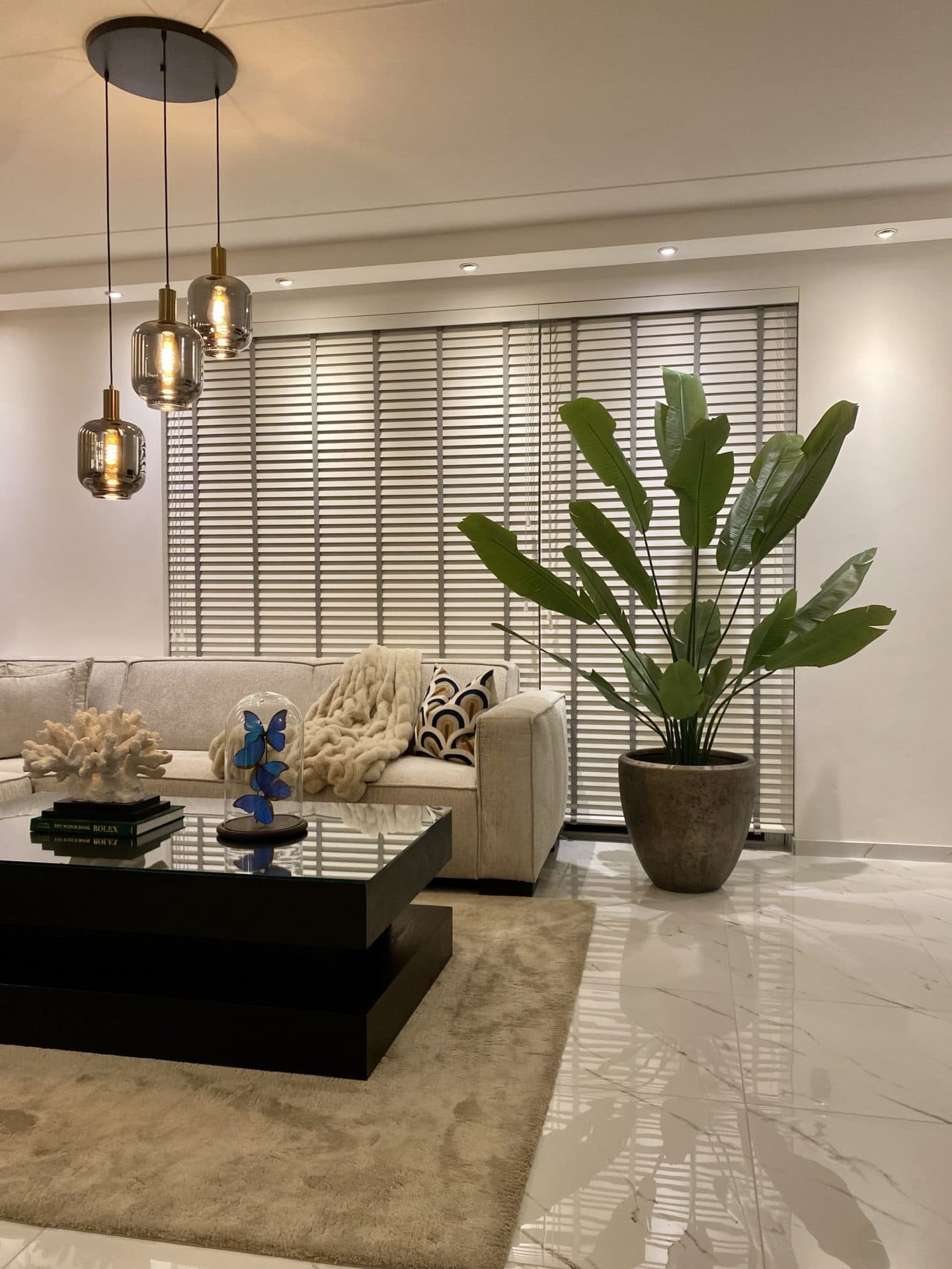 Vaas betonlook champagne met kunstplant Strelitzia 190 cm