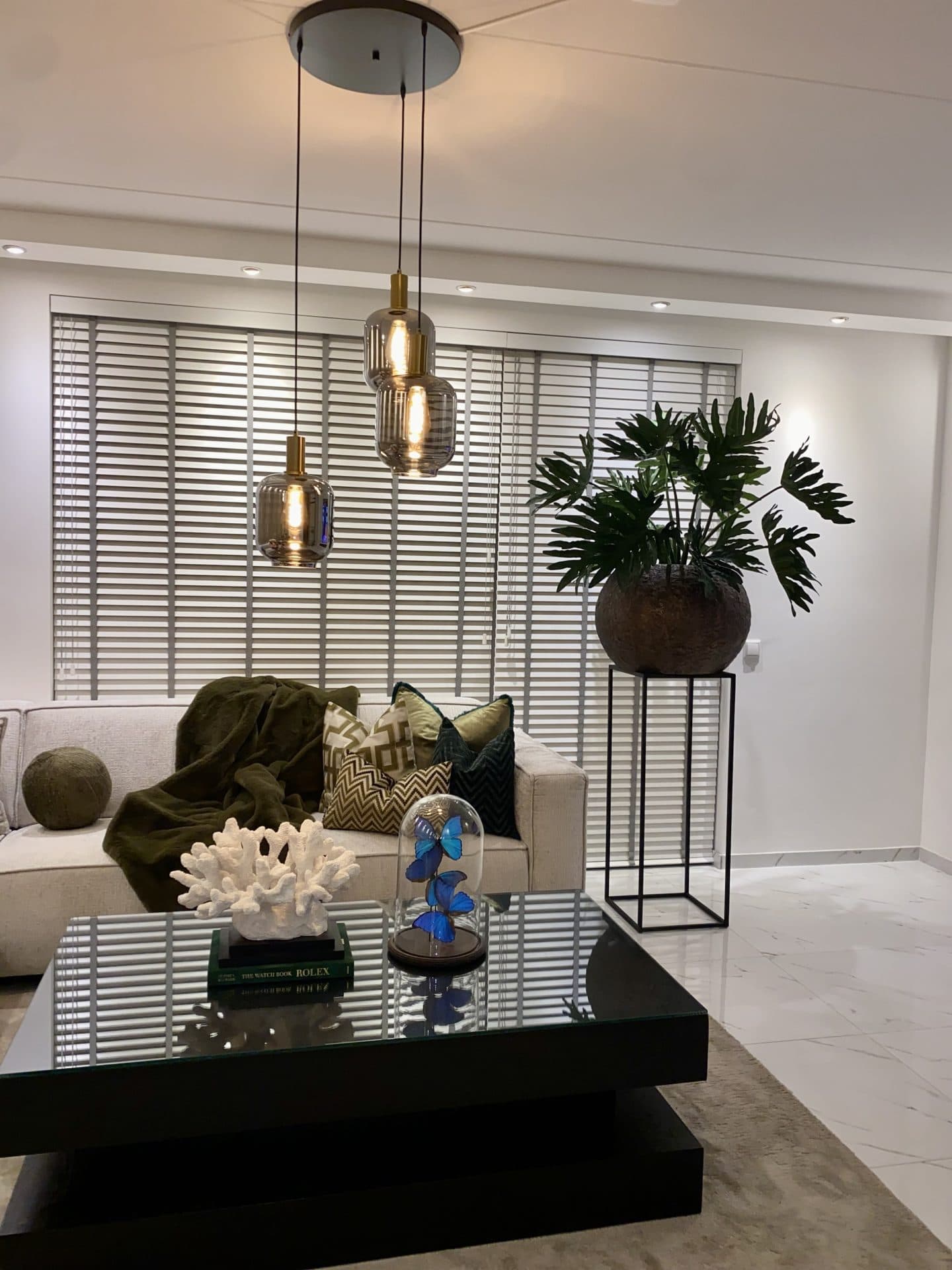 Vaas Rossi brons opgemaakt met kunstplant Philodendron Selloum