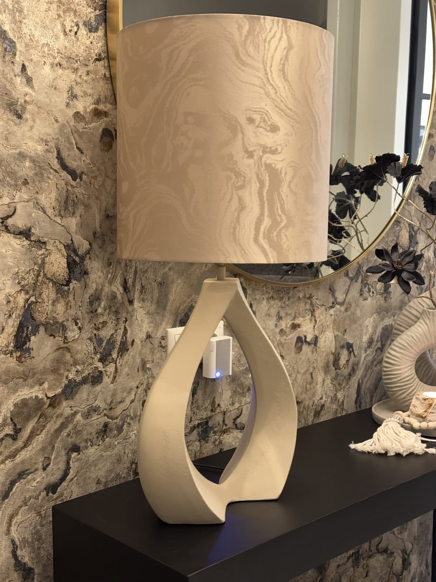 Tafellamp ivory sand met marmerlook kap 77,5 cm hoog
