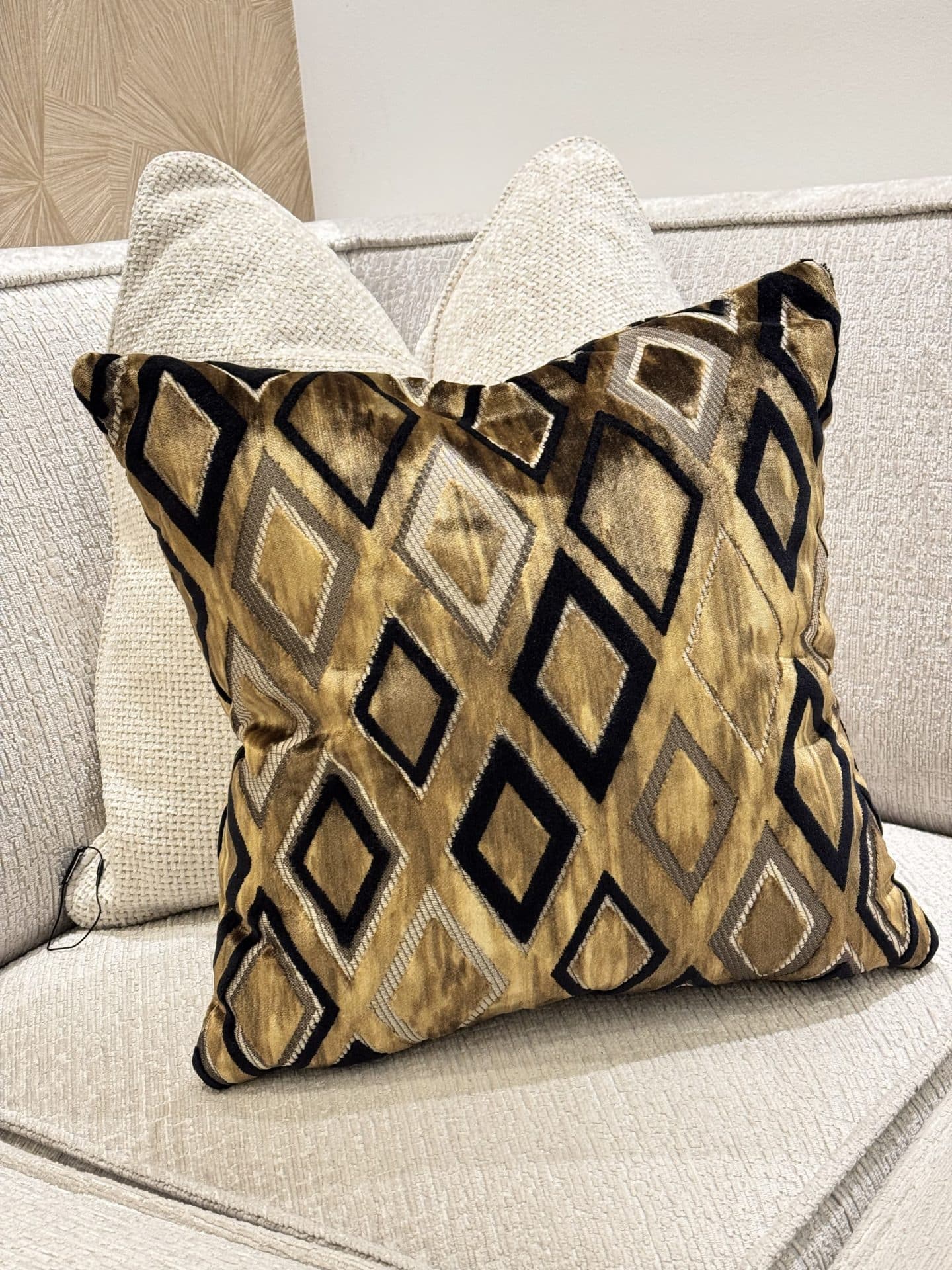 Sierkussen velvet ruitjespatroon goud-zwart 45x45 cm