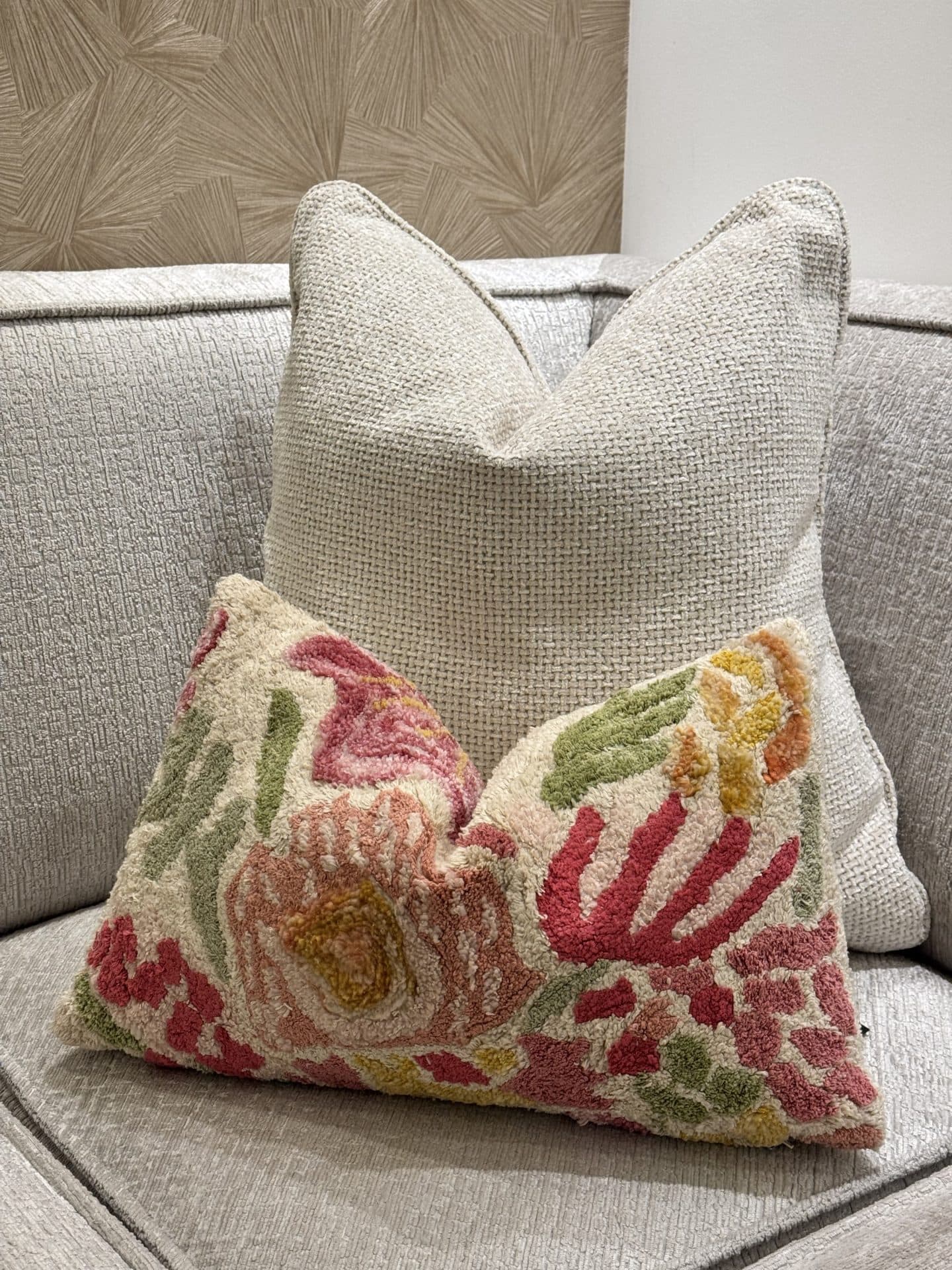 Sierkussen multicolor floraal 50x30 cm met getuft patroon
