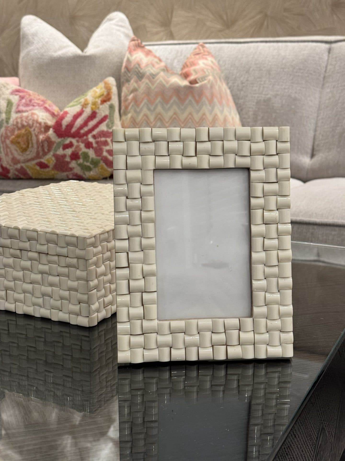 Fotolijst shell cream off-white gevlochten motief 16,5x22 cm
