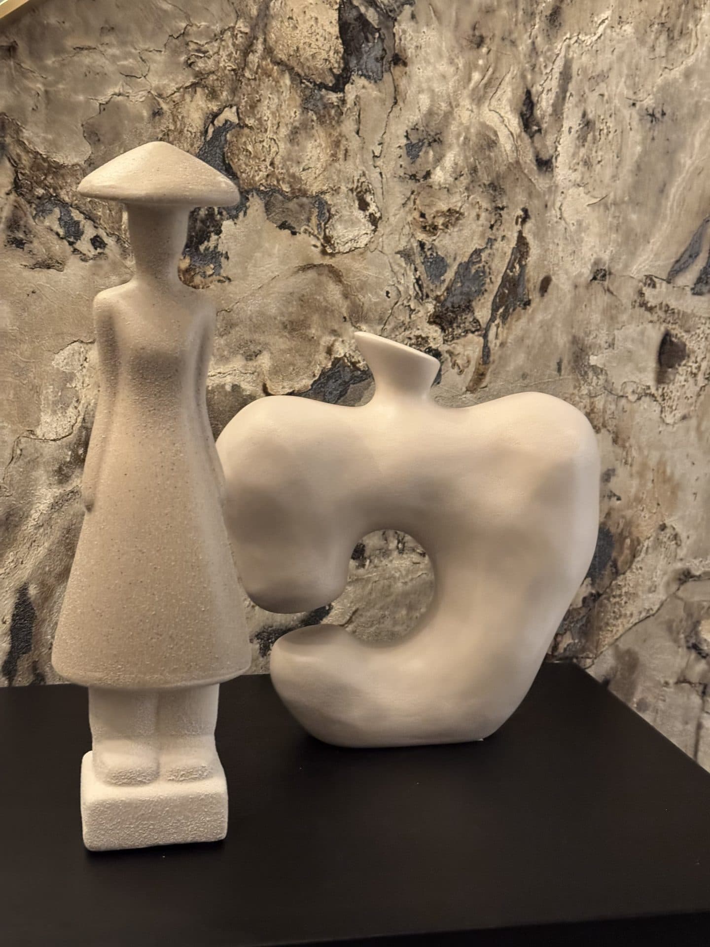 Beeldje ivory sand abstracte figuur 9x8x32 cm
