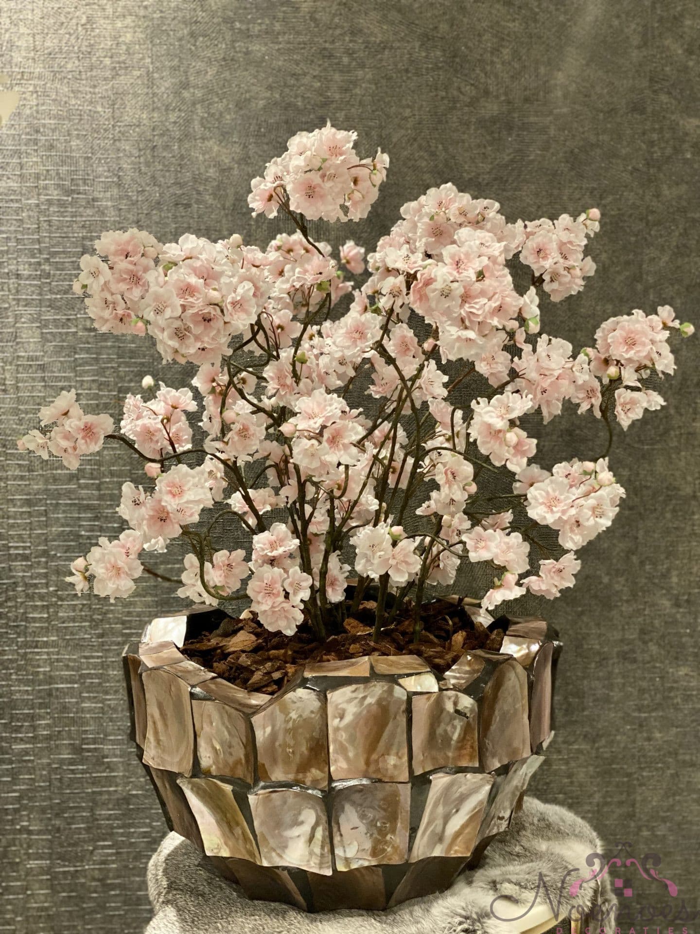 Schelpenvaas met Japanse sakura bloesems lichtroze 65-75 cm