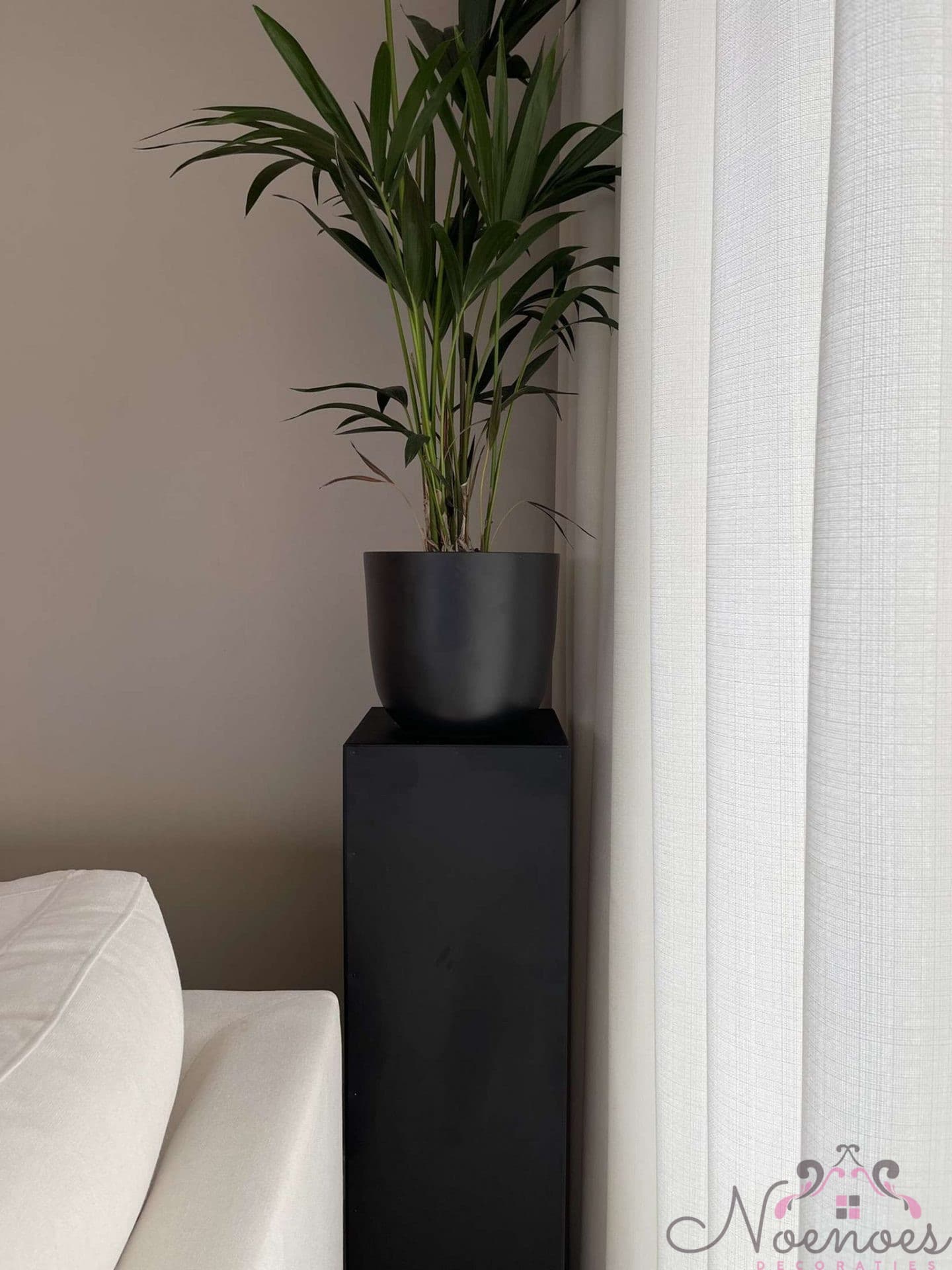 Pilaar zwart metaal/MDF blok 30x30x100 cm