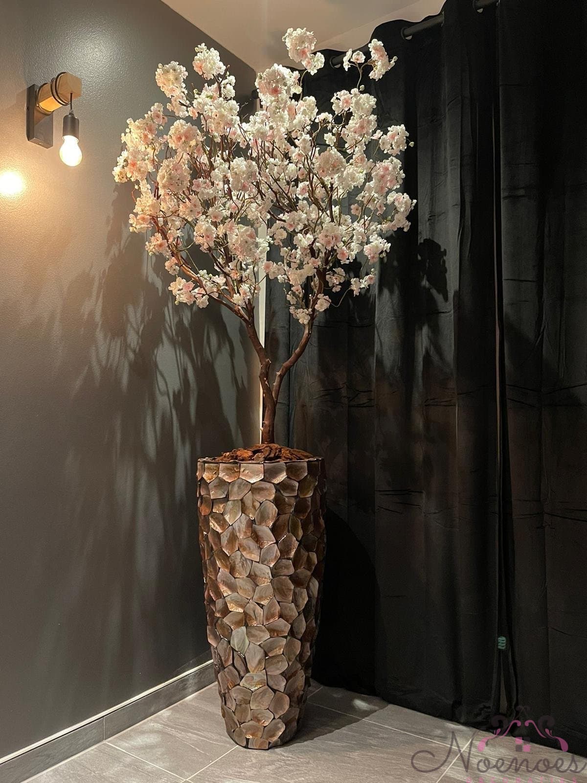 Schelpenvaas met Sakura bloesems en manzanita tak 220 cm