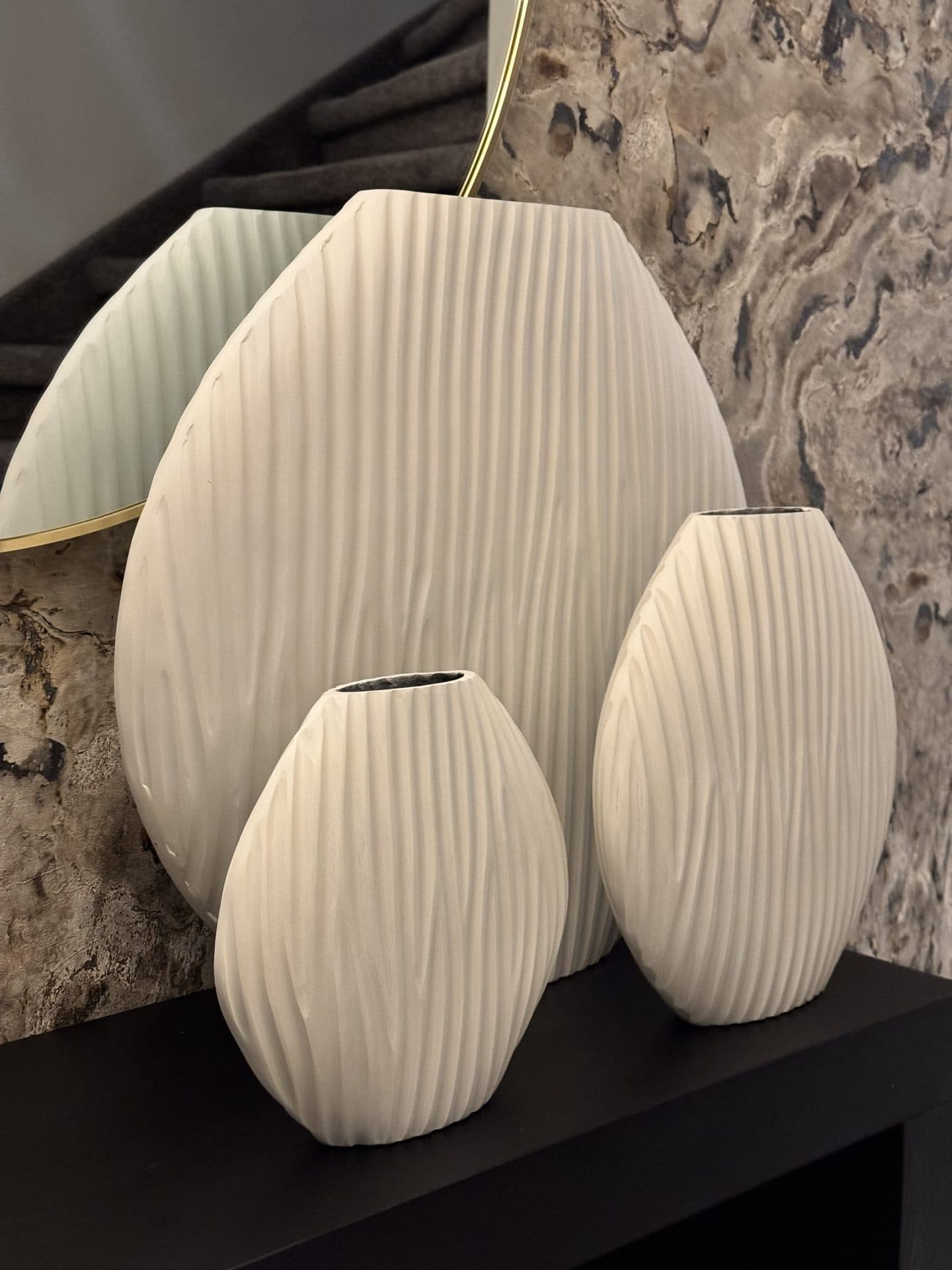 Vaas ivory ribbel aluminium M - 35x35x9 cm