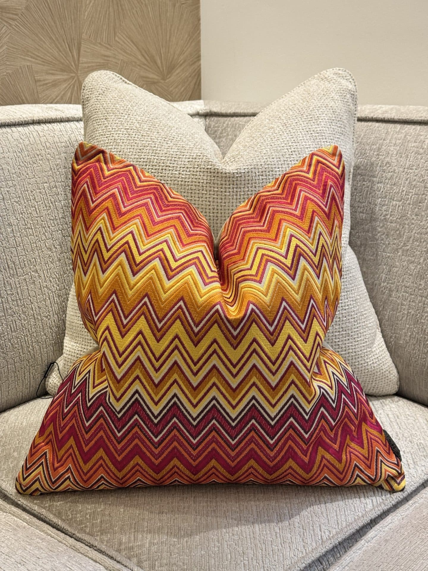 Sierkussen zigzag oranje geel fuchsia 50x50 cm