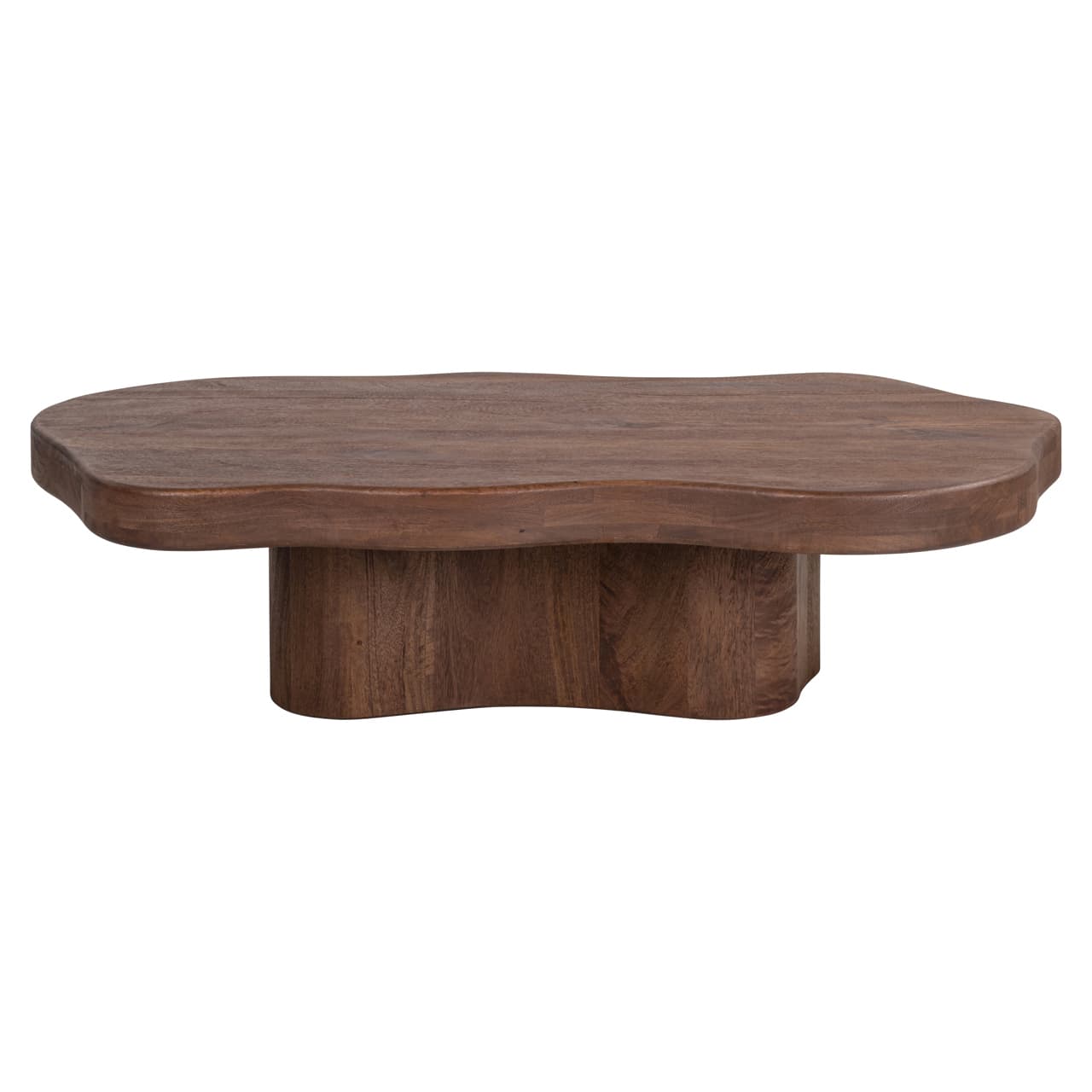 Lage salontafel met een organisch gevormd blad van massief mangohout op een brede houten sokkelvoet