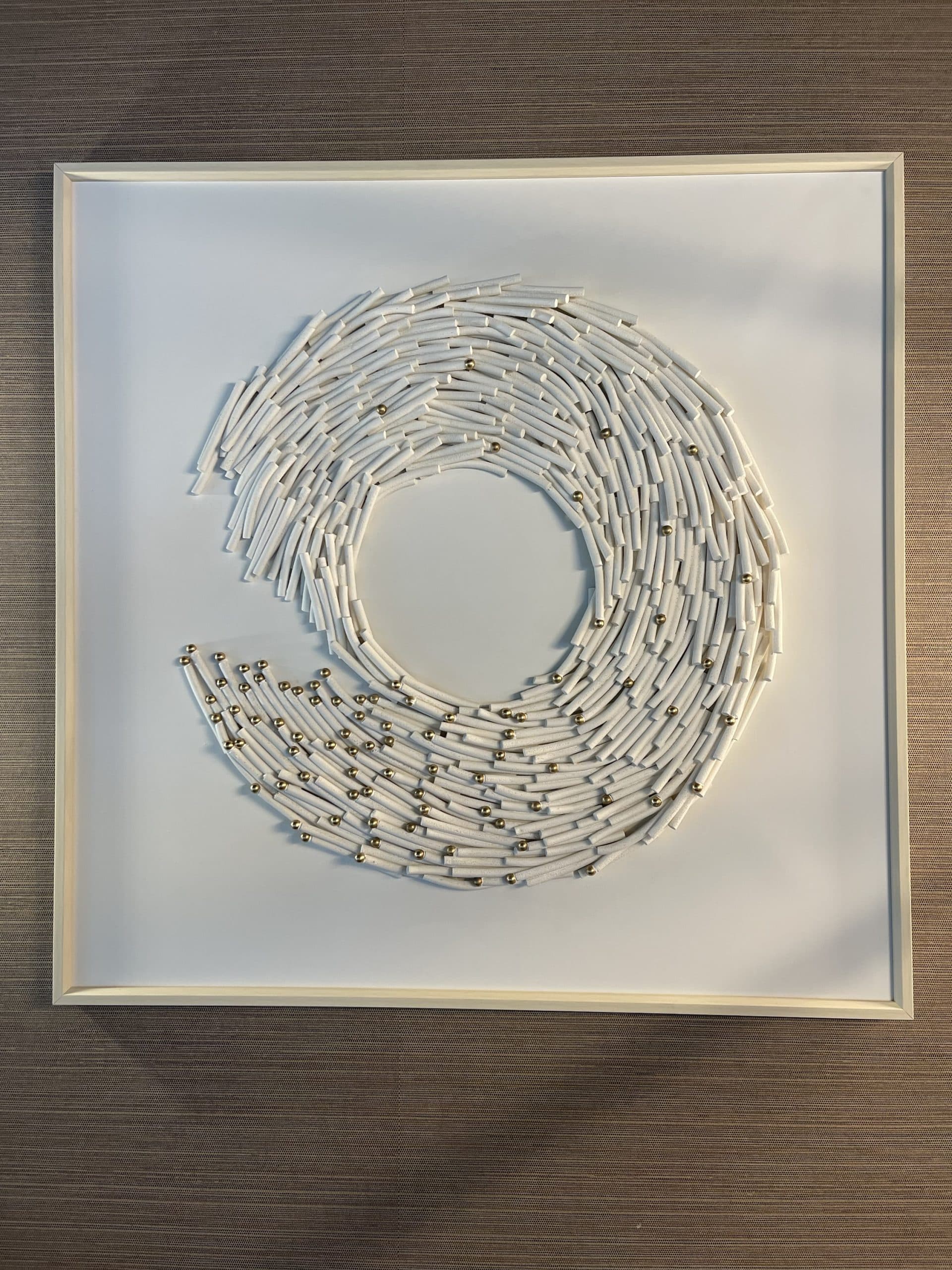 3D wanddecoratie abstract cirkel wit met gouden details 100x100 cm