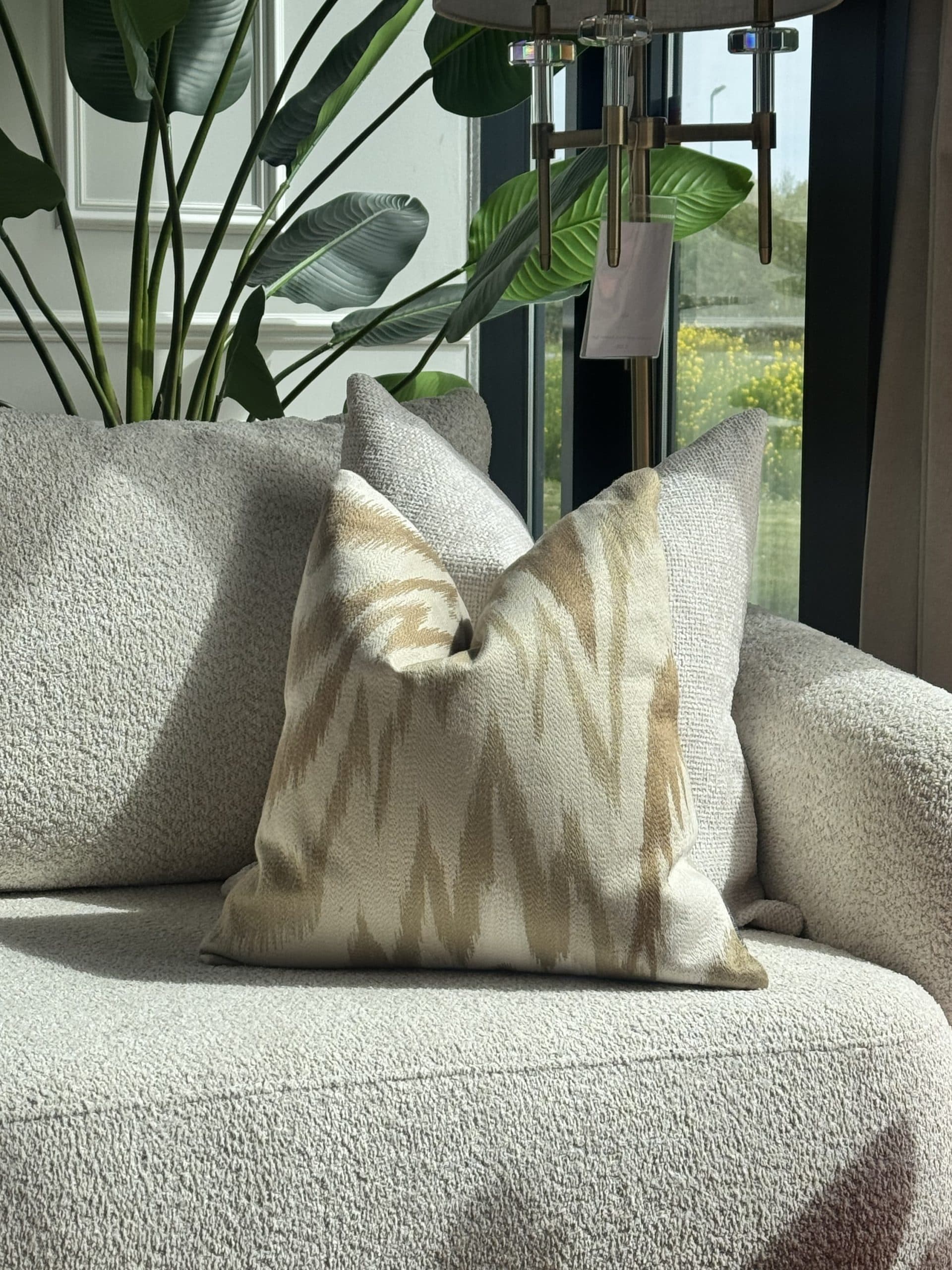 Sierkussen beige caramel ivory abstract patroon 50x50 cm