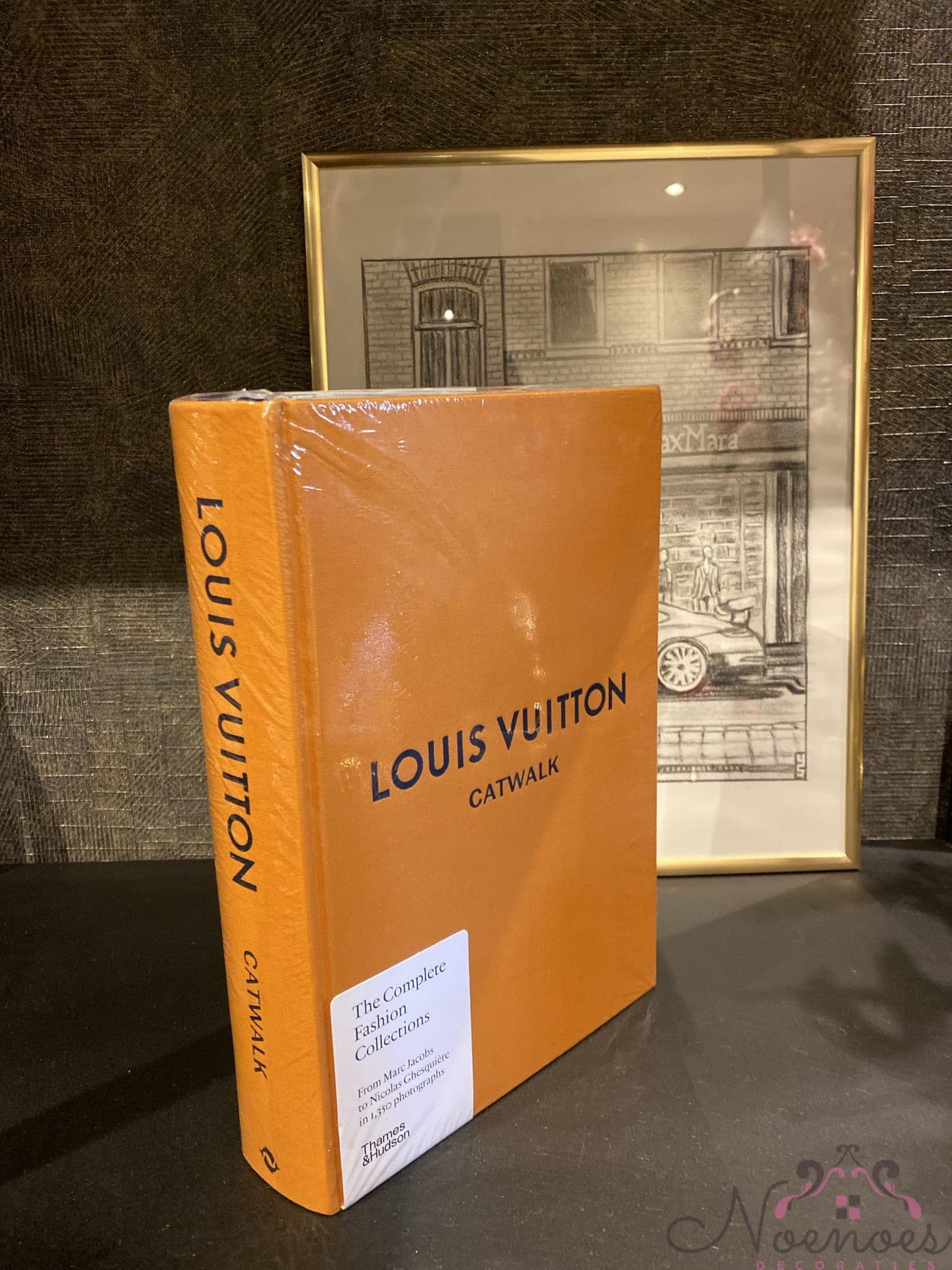 Louis Vuitton Catwalk boek - 632 pagina's, 1350 foto's (Thames & Hudson)