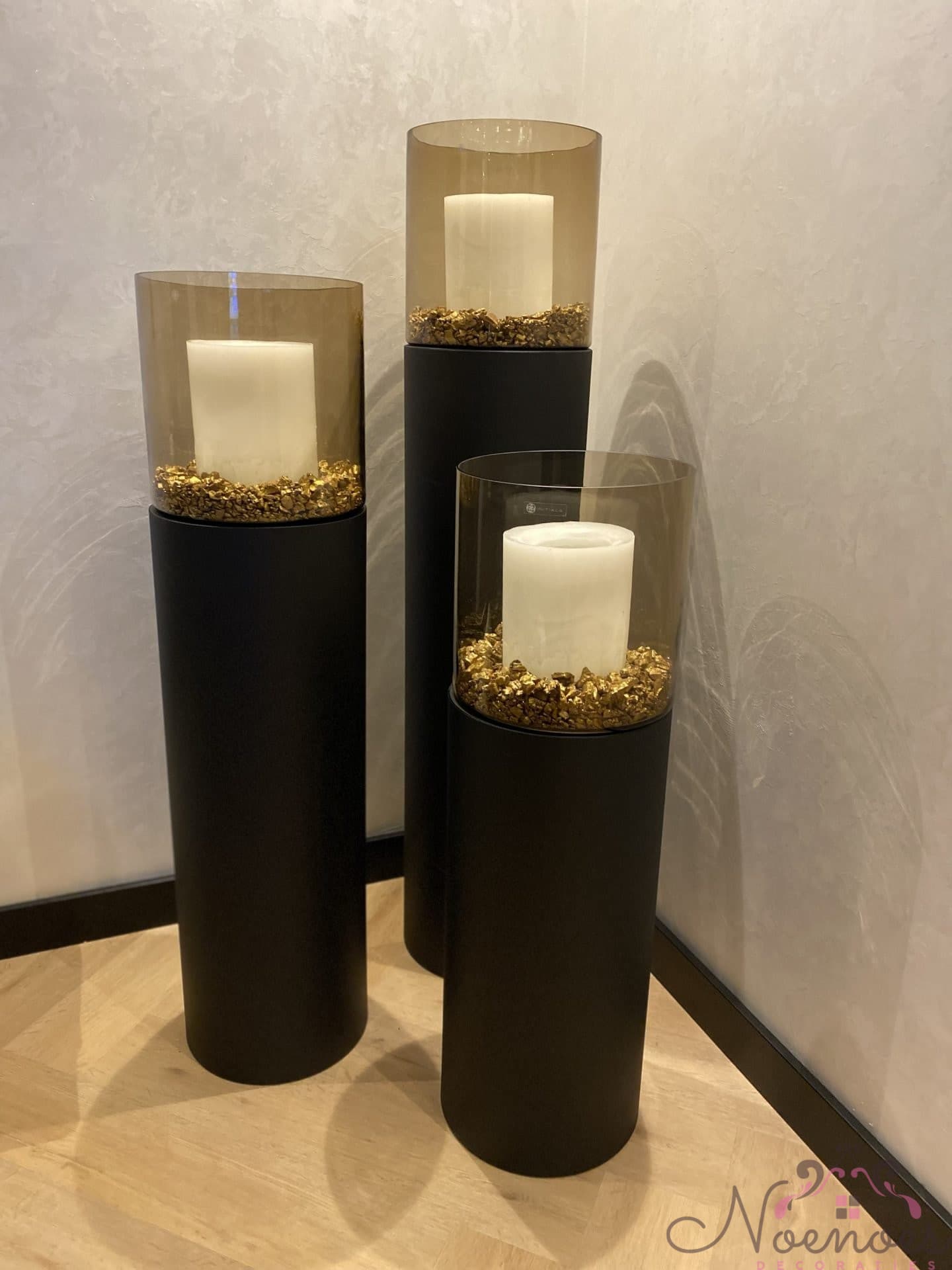 Kaarshouders set van 3 zwarte pilaren met smoke glas H90-H130 cm
